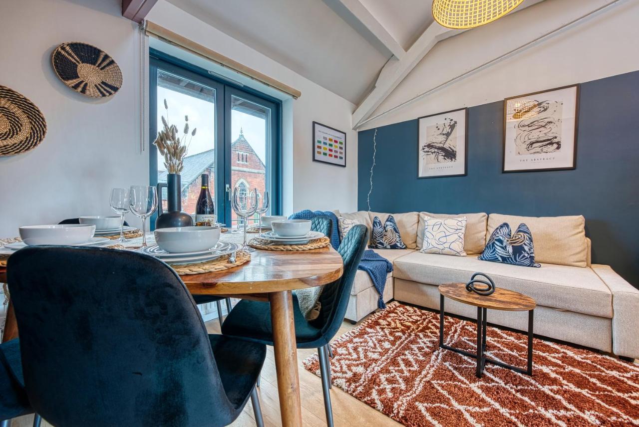 Ashcroft Loft By Timeless Stays - Stunning 3 Bedroom, 2 Bathrooms, Charming Central Apartment Featuring A Balcony Cirencester Dış mekan fotoğraf
