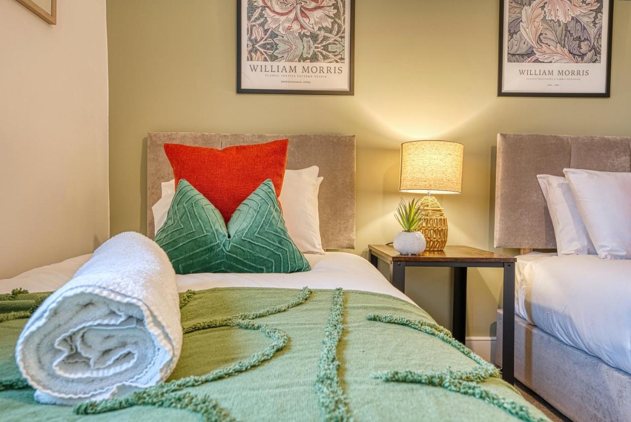 Ashcroft Loft By Timeless Stays - Stunning 3 Bedroom, 2 Bathrooms, Charming Central Apartment Featuring A Balcony Cirencester Dış mekan fotoğraf