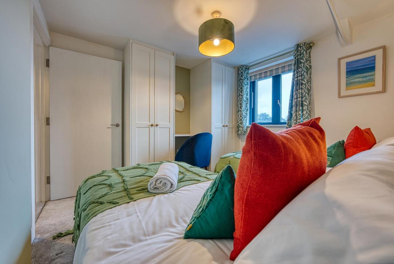 Ashcroft Loft By Timeless Stays - Stunning 3 Bedroom, 2 Bathrooms, Charming Central Apartment Featuring A Balcony Cirencester Dış mekan fotoğraf