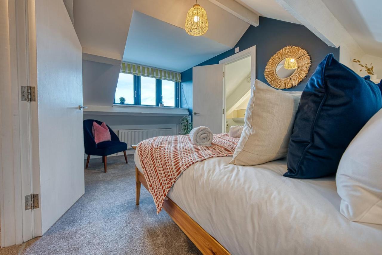 Ashcroft Loft By Timeless Stays - Stunning 3 Bedroom, 2 Bathrooms, Charming Central Apartment Featuring A Balcony Cirencester Dış mekan fotoğraf