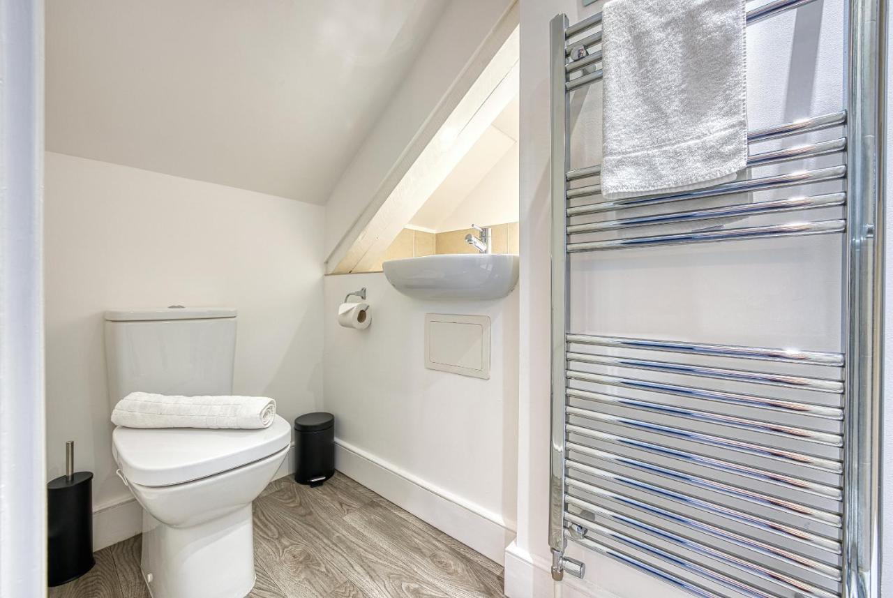 Ashcroft Loft By Timeless Stays - Stunning 3 Bedroom, 2 Bathrooms, Charming Central Apartment Featuring A Balcony Cirencester Dış mekan fotoğraf